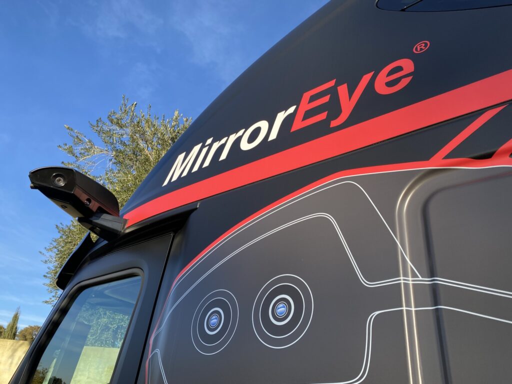 MirrorEye cameras