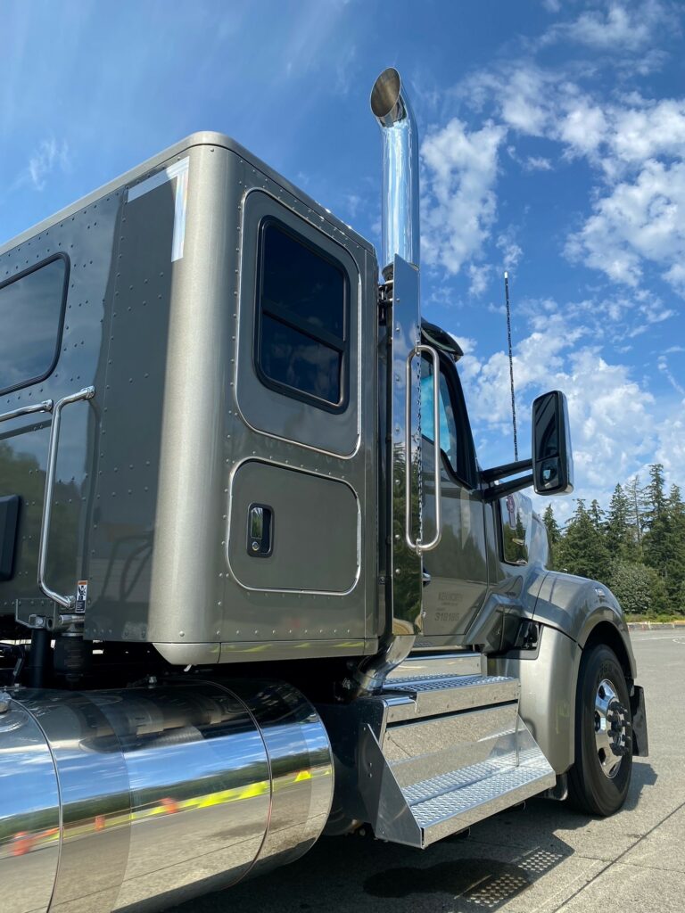 Kenworth W990 with flat-roof sleeper